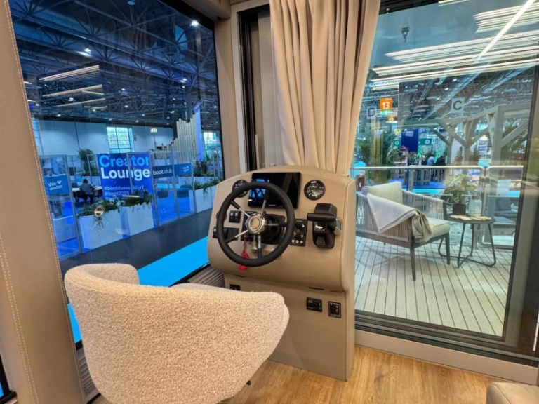 Werft Marina Buchholz 1st Class Buchholz charter bareboat eller skeppad i Buchholz City