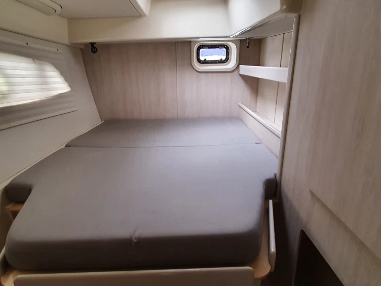 Leopard Leopard 44 charter bareboat eller skeppad i Palma de Mallorca