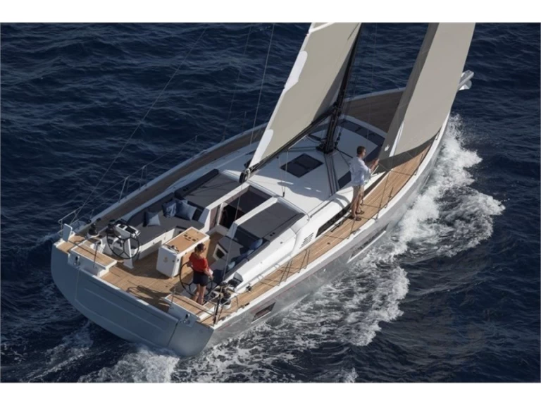 Bénéteau Oceanis 51.1 charter bareboat eller skeppad i Santa Cruz de Tenerife