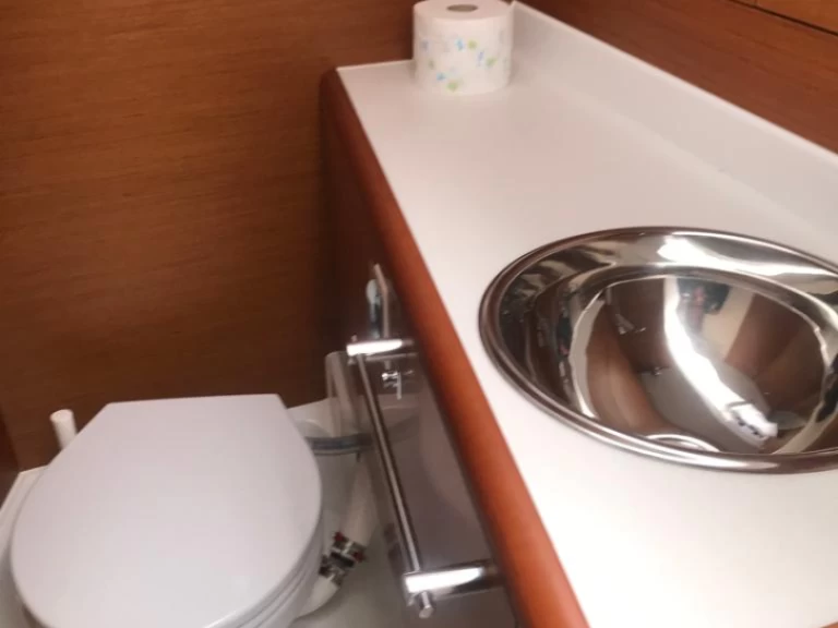 Jeanneau Sun Odyssey 419 charter bareboat eller skeppad i Palma de Mallorca