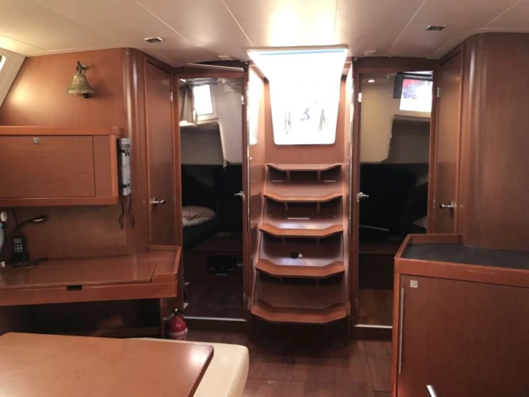 Bénéteau Oceanis 45 charter bareboat eller skeppad i Las Palmas de Gran Canaria