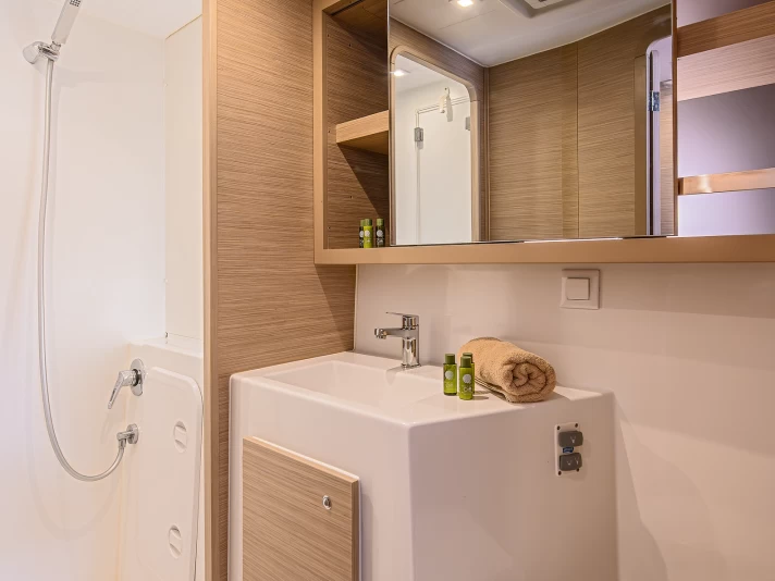 Yacht charter Trogir  billig Lagoon 42