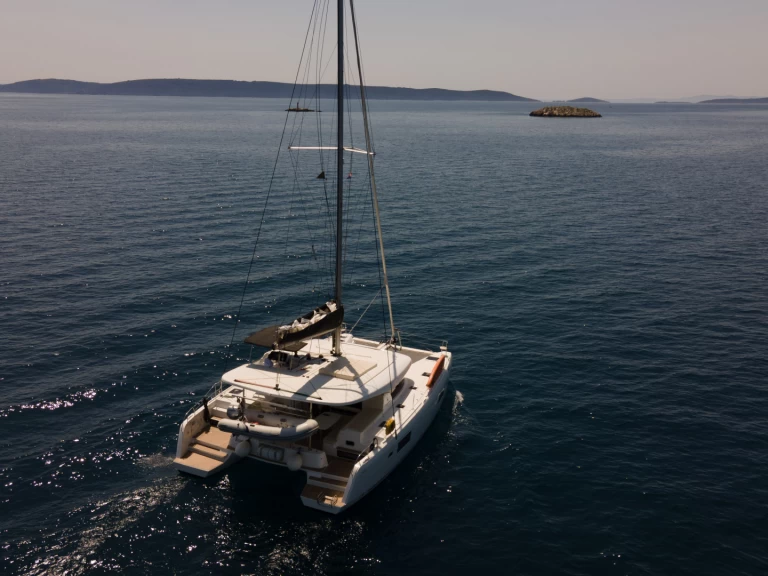 Lagoon Lagoon 42 charter bareboat eller skeppad i Trogir 
