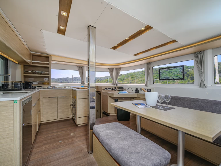 Hyra Katamaran  med eller utan skeppare Lagoon Trogir  