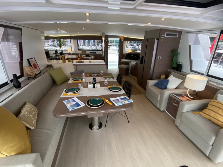 Yacht charter Olbia billig Bali 5.4