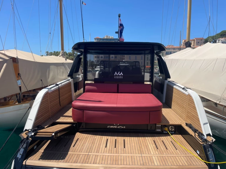 Cranchi Cranchi A 46 charter bareboat eller skeppad i Cannes