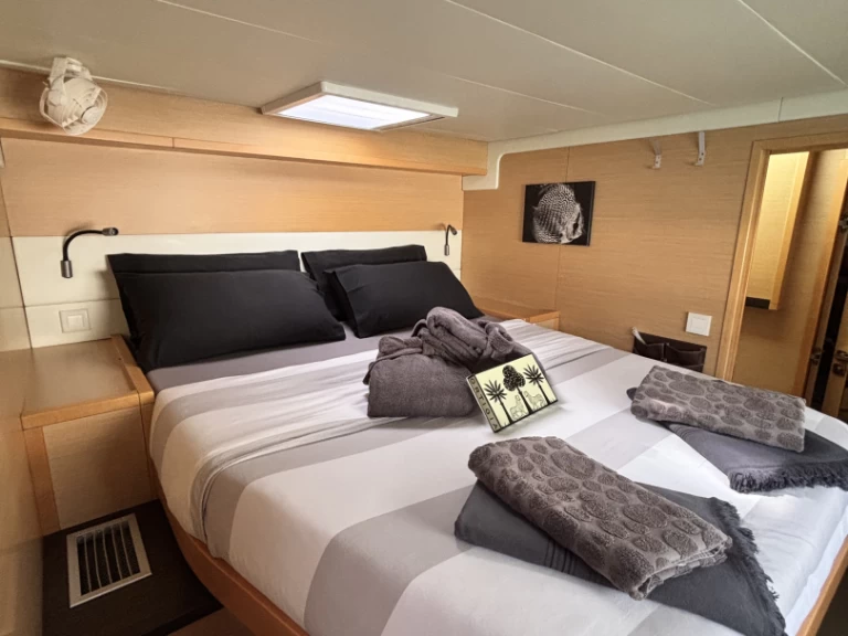 Hyra Katamaran  med eller utan skeppare Lagoon Capo d'Orlando 