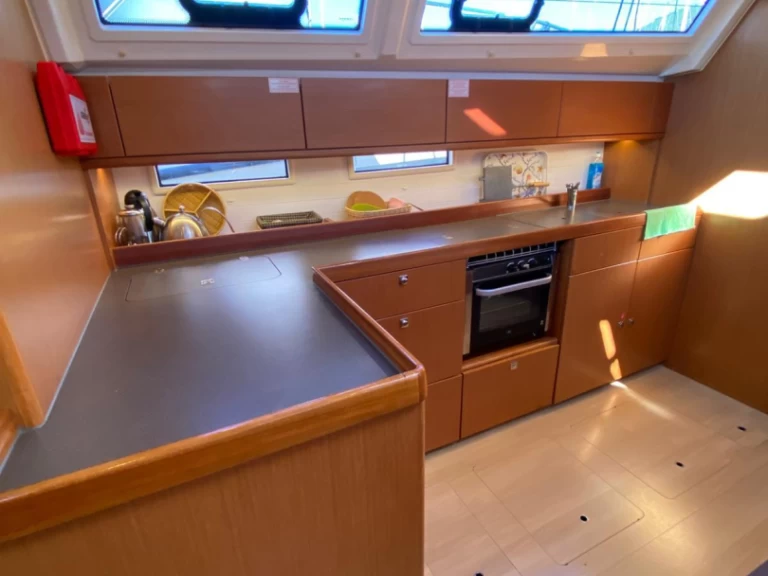 Bavaria Cruiser 46 charter bareboat eller skeppad i Marmaris