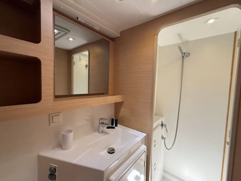 Yacht charter Nikiána billig Lagoon 42, 2020,  Air Condition, Generator, Water maker, Solar panel, Only with skipper, 2 SUP offered free