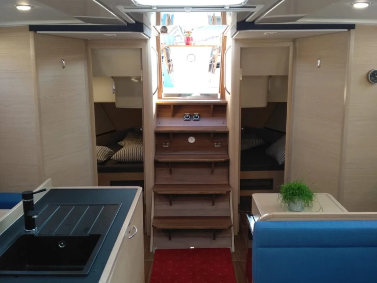 D&D Yacht D&D Kufner 54.2 charter bareboat eller skeppad i Punat