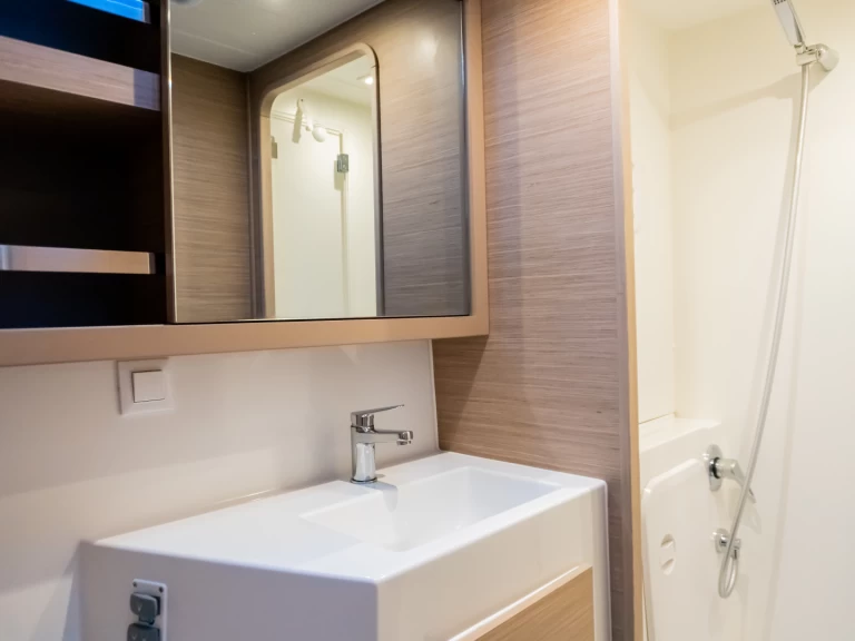 Yacht charter Tivat billig Lagoon 42