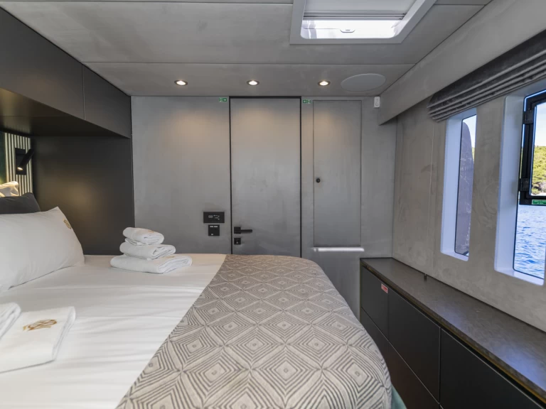 Yacht charter Tivat billig Sunreef 60 (23)