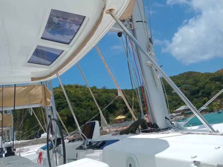 Lagoon Lagoon 46 charter bareboat eller skeppad i Praslin Island