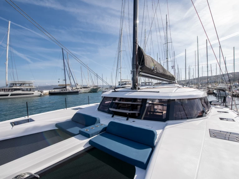 Nautitech Nautitech 48 Open charter bareboat eller skeppad i Lavrio