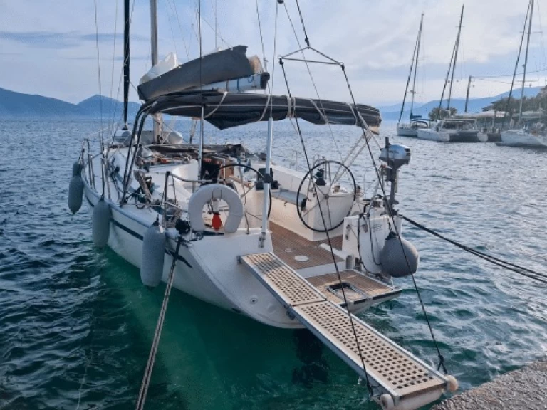 Bavaria Cruiser 40 charter bareboat eller skeppad i Volos