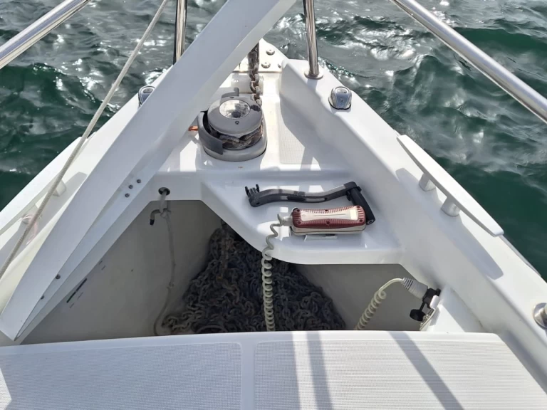 Uthyrning Segelbåt  Jeanneau med en båtlicens 