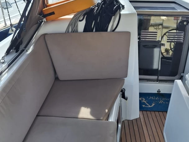 Jeanneau Sun Odyssey 410 charter bareboat eller skeppad i Palairos