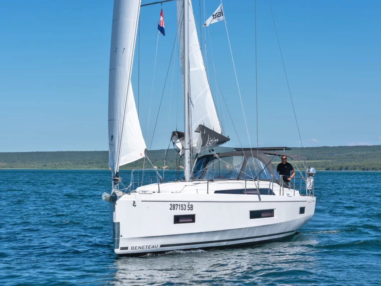 Bénéteau Oceanis 40.1 charter bareboat eller skeppad i Skradin