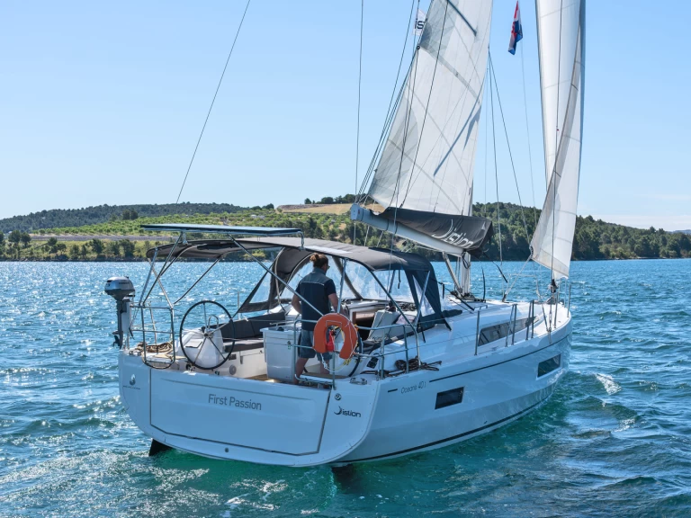 Hyr en Bénéteau Oceanis 40.1 Skradin 