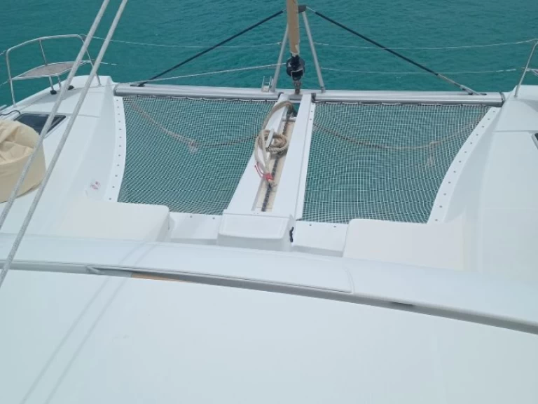 Lagoon Lagoon 46 charter bareboat eller skeppad i Praslin Island