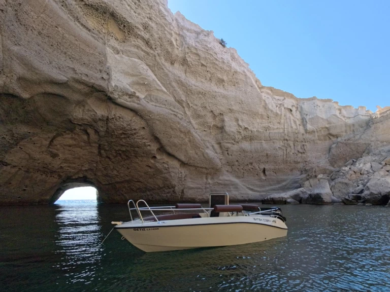 Yacht charter Mílos billig COBRA 495