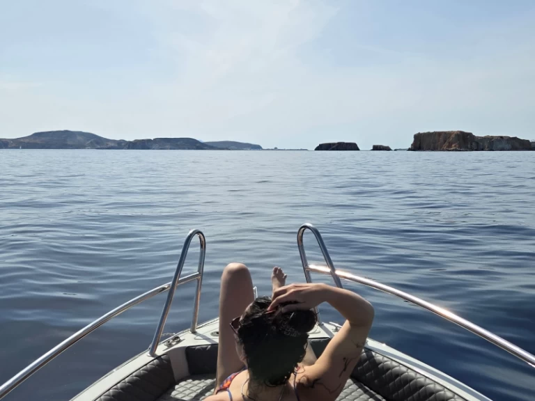 Båtuthyrning Isatek Cobra 495 i Mílos på Samboat 