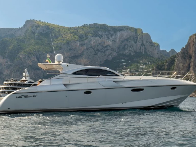 Rizzardi INCREDIBLE 45 charter bareboat eller skeppad i Salerno