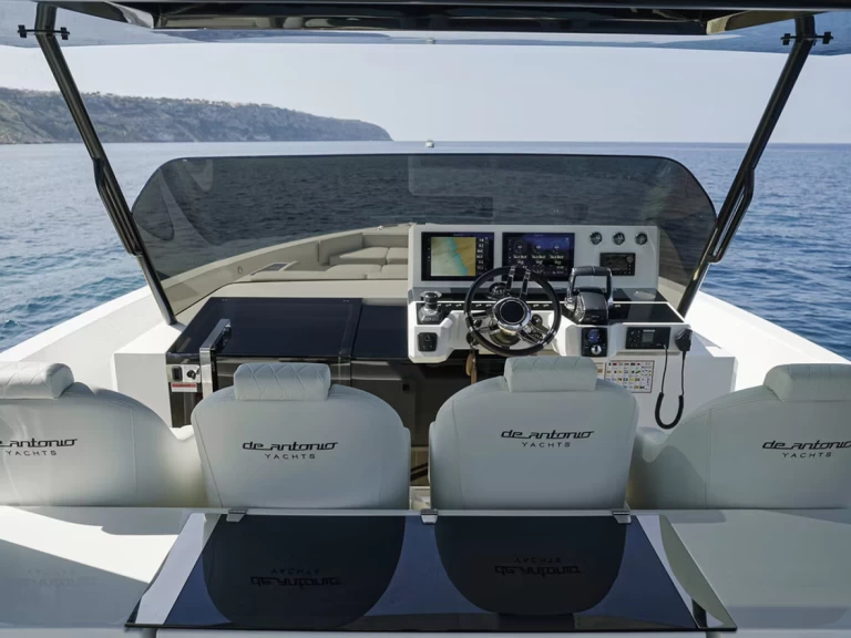 De Antonio D42 charter bareboat eller skeppad i Alyki