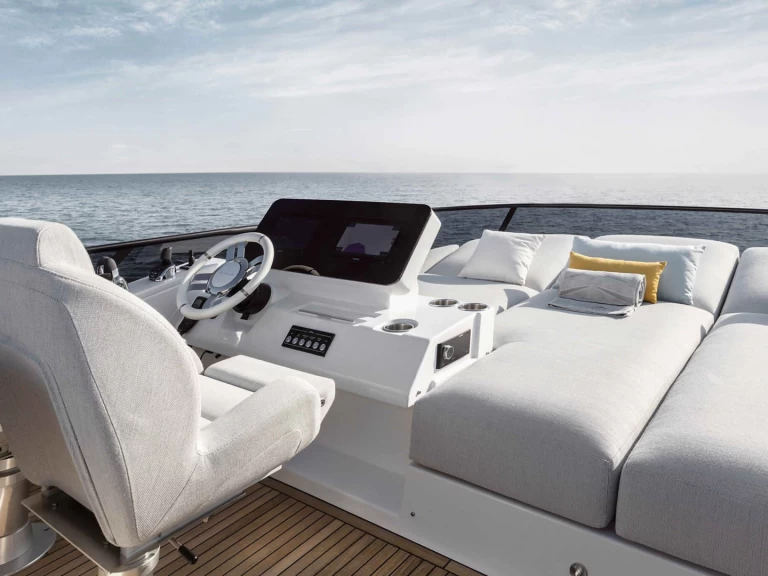 Azimut Azimut 53 Fly charter bareboat eller skeppad i Polignano a Mare