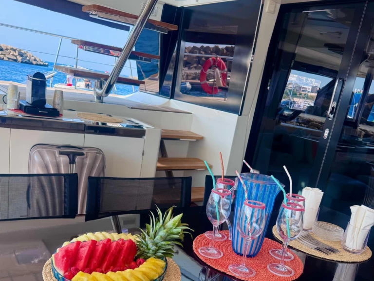 Hyra Katamaran  med eller utan skeppare Lagoon Barcelona 