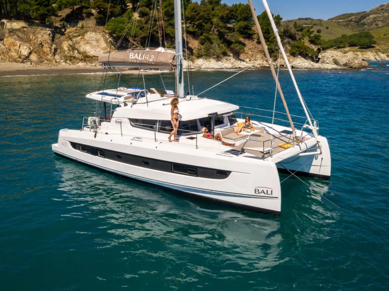 Bali Bali 4.2 charter bareboat eller skeppad i Ibiza Town