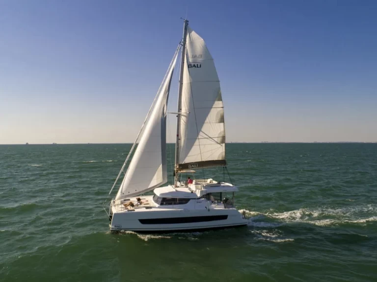 Uthyrning Katamaran  Bali med en båtlicens 