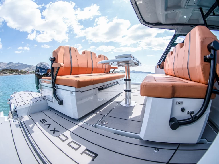 Saxdor Saxdor 320 GTO charter bareboat eller skeppad i Ibiza Town