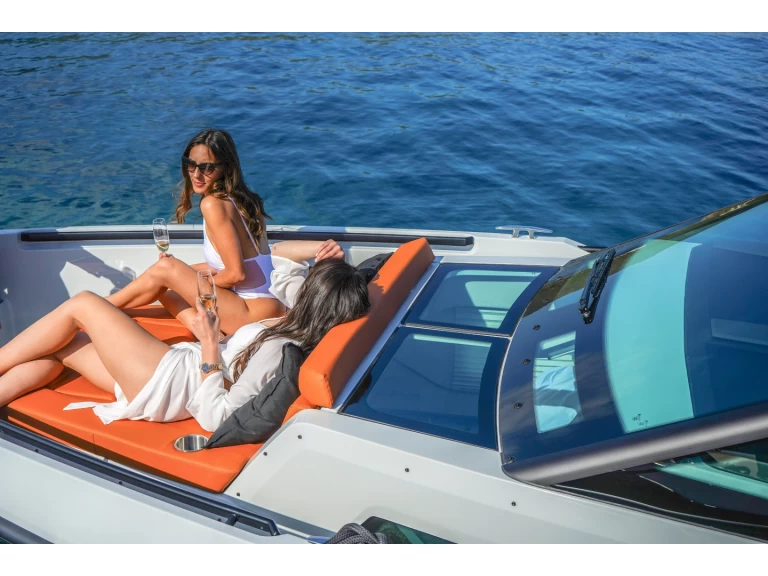 Yacht charter Ibiza Town billig Saxdor 320 GTO