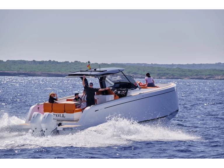 Pardo Yachts Pardo 38 charter bareboat eller skeppad i Ibiza Town