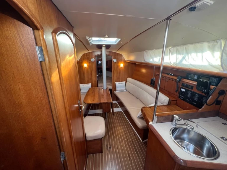 Hyra Segelbåt  med eller utan skeppare Jeanneau Santa-Maria-Poggio 