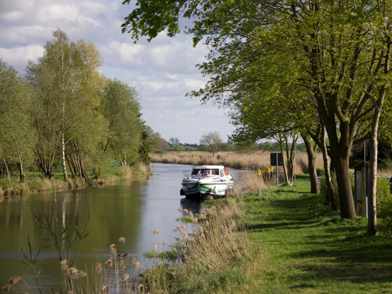  Tarpon 37 DP charter bareboat eller skeppad i Lübz