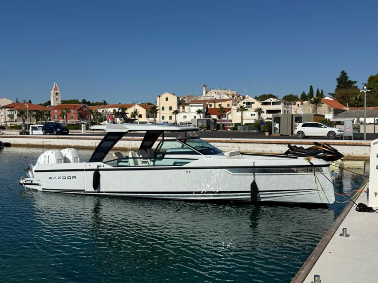 Uthyrning Motorbåt  Saxdor med en båtlicens 