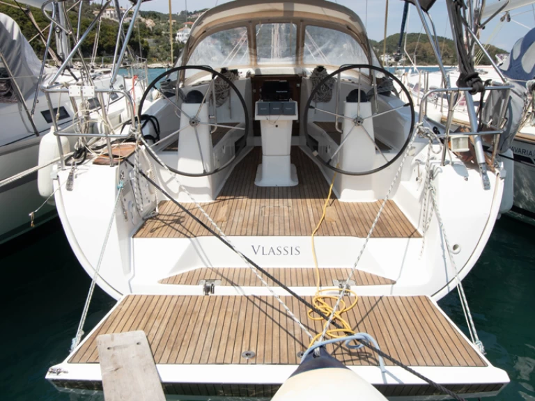 Bavaria Bavaria 40 charter bareboat eller skeppad i Nikiána