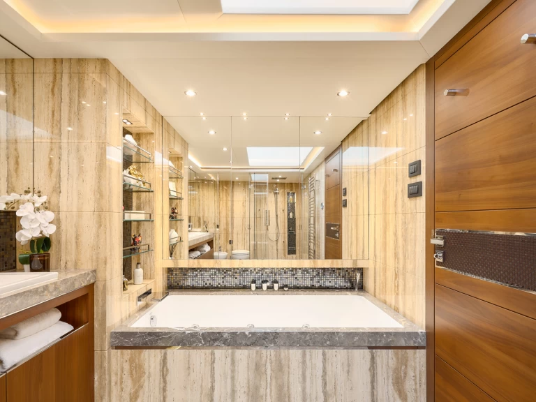 Princess Princess 40m charter bareboat eller skeppad i Split 