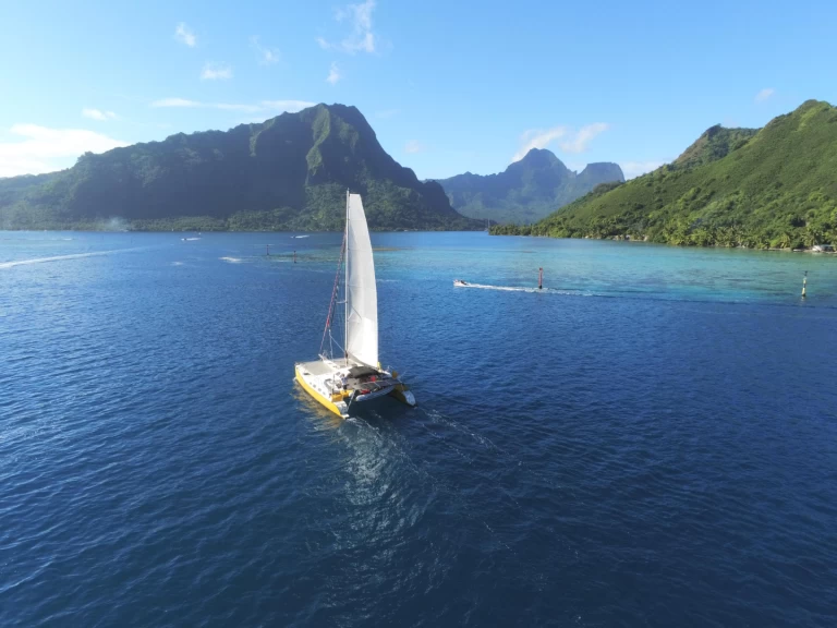 Hyra Katamaran  med eller utan skeppare Outremer Fare 