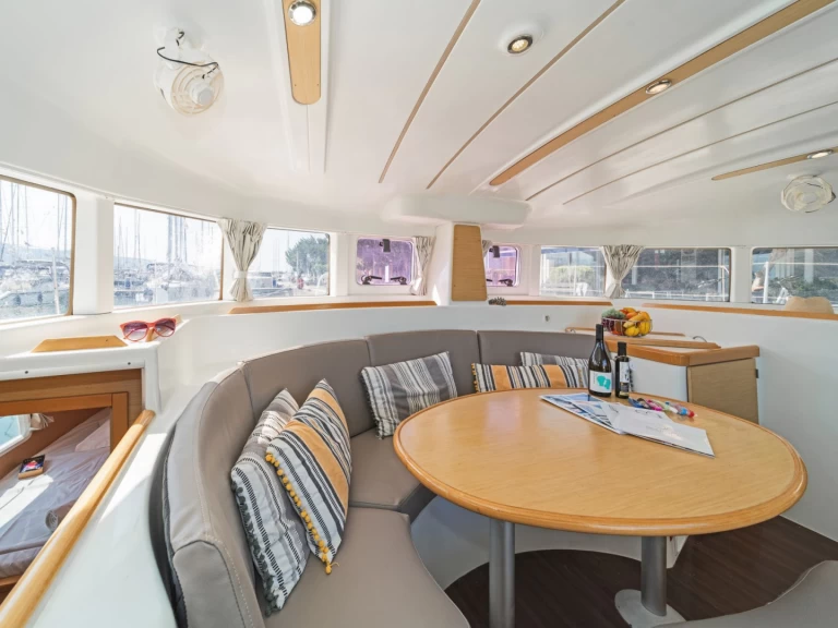 Lagoon Lagoon 380 charter bareboat eller skeppad i Kavála