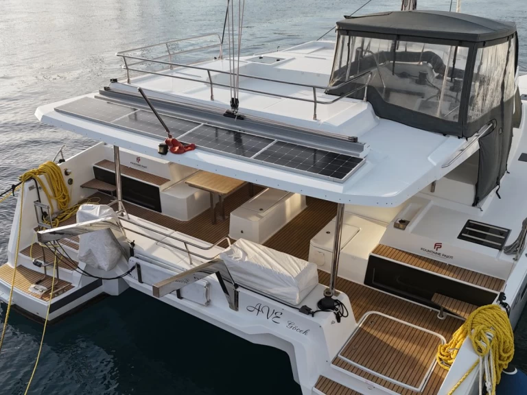 Fountaine Pajot Elba 45 charter bareboat eller skeppad i Adaköy