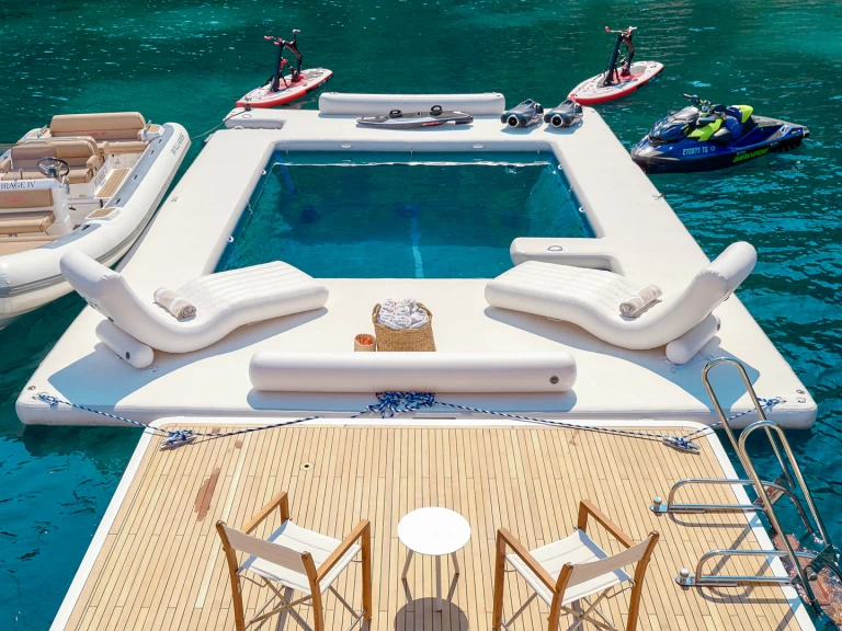 Uthyrning Lyx yacht Princess med en båtlicens 