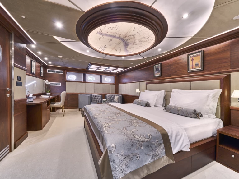 Yacht charter Split  billig Luxury motor sailer