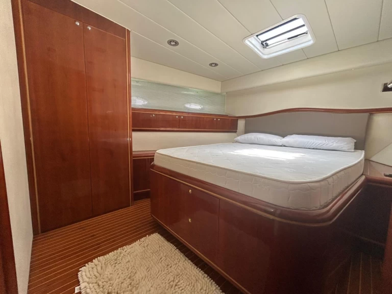 Rizzardi Rizzardi 50 Top Line charter bareboat eller skeppad i Nettuno