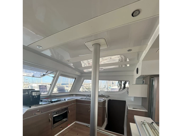 Bali Bali Catspace Voile charter bareboat eller skeppad i Hyeres