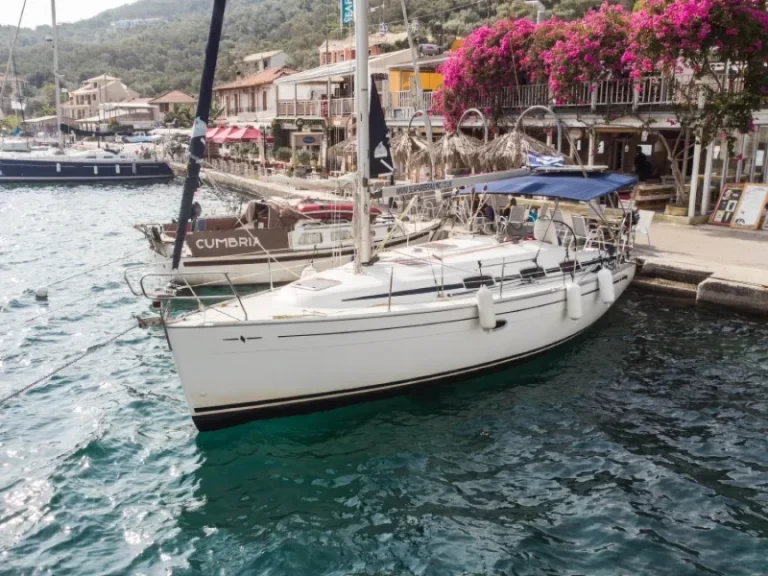 Bavaria Bavaria 33 Cruiser charter bareboat eller skeppad i Nikiána