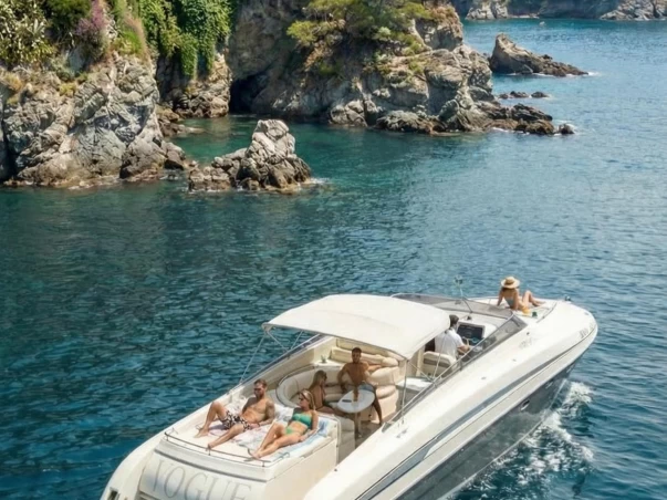cherokee Cherokee 51 charter bareboat eller skeppad i Portofino