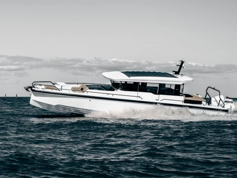 Yacht charter La Trinité-sur-Mer billig Axopar 37 XC Cross Cabin